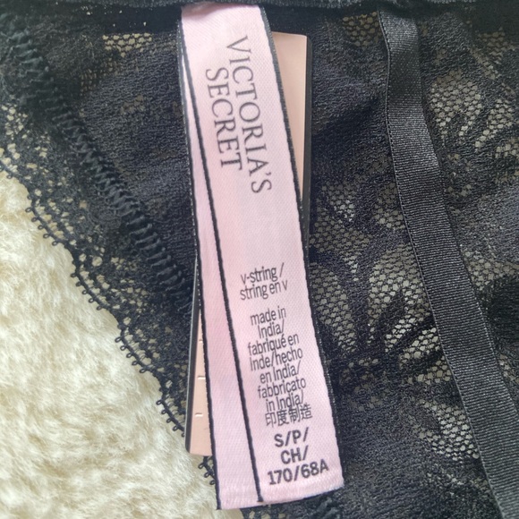 Black floral laced Victoria secret g string - Picture 4 of 4